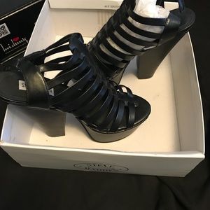 Women Steven madden all black heels worn a few